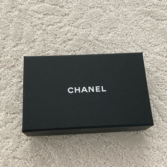 Authentic Chanel gift box - Picture 1 of 4